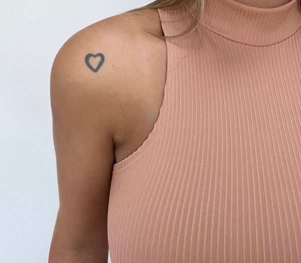 CROPPED GOLA ALTA CANELADO 