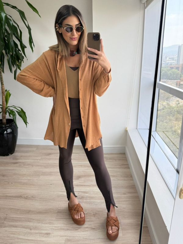 CALÇA SKINNY SCULPY COM SAIA CRUZADA 