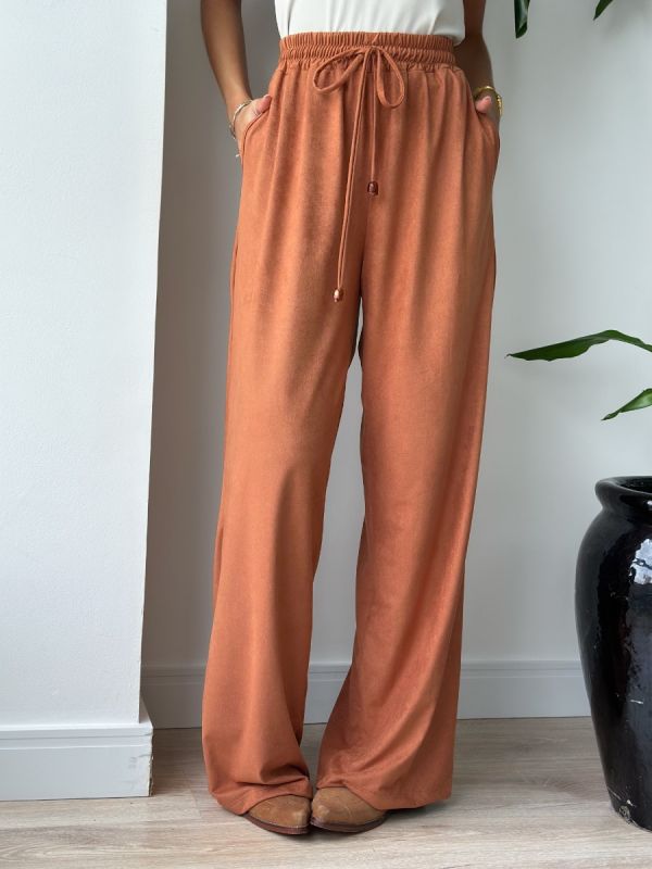CALCA PANTALONA SUEDE COM PONTEIRA