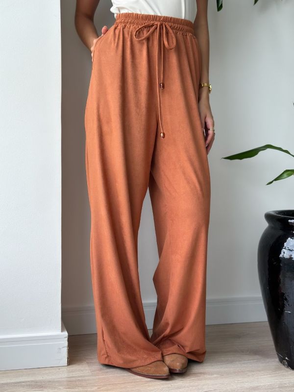 CALCA PANTALONA SUEDE COM PONTEIRA