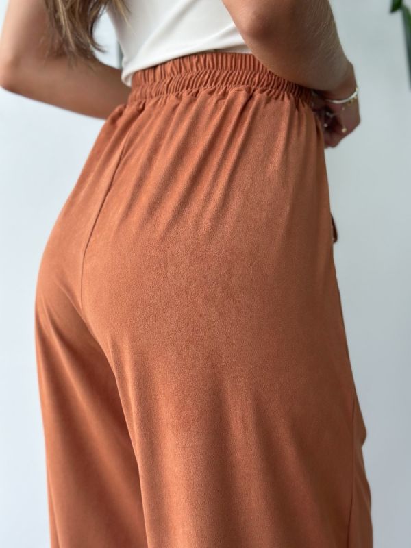 CALCA PANTALONA SUEDE COM PONTEIRA