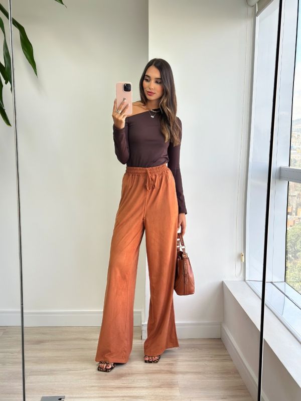 CALCA PANTALONA SUEDE COM PONTEIRA
