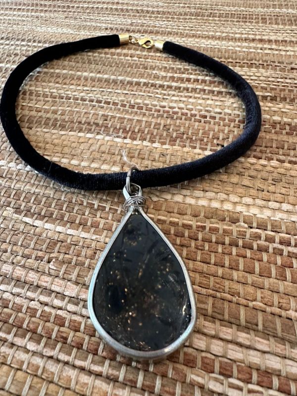 CHOKER VELUDO PEDRA NATURAL GRANDE