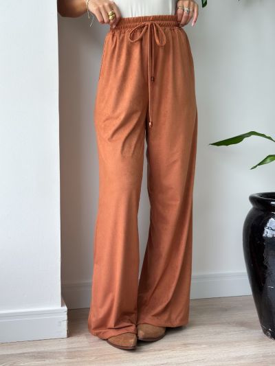 CALCA PANTALONA SUEDE COM PONTEIRA